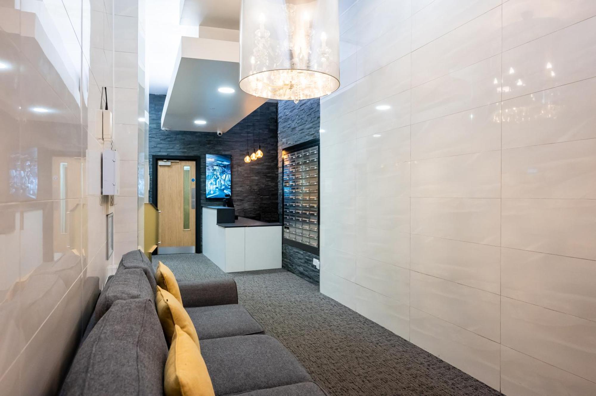 Staycity Centre Apartahotel 4*